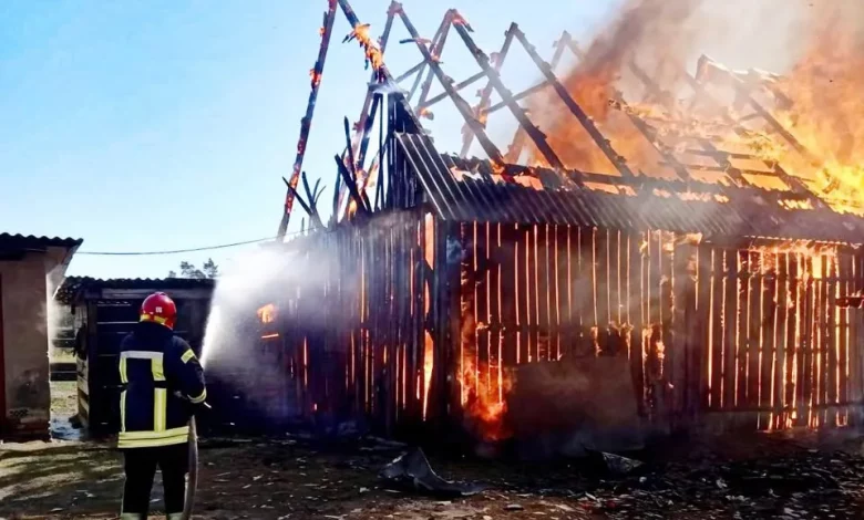 У Великих Мостах рятувальники вберегли від вогню сусідні будівлі