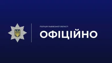 У Львові на зупинці громадського транспорту виявили сумку з предметом, схожим на зброю