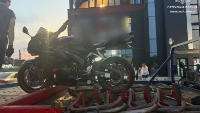 У Рудно мотопатруль виявив мотоцикл з можливими підробленими номерами