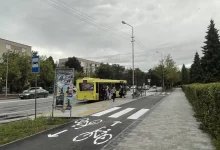У Львові посеред велодоріжки на вул.