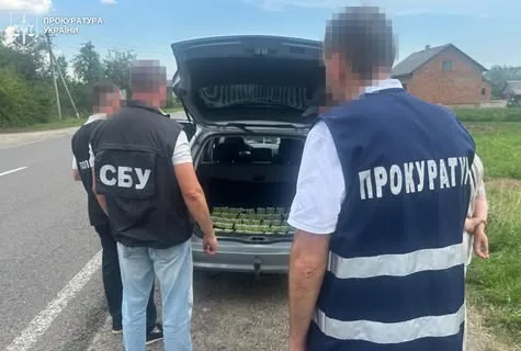 На Львівщині підозрюваного у крадіжці нафти затримали за спробу переправити чоловіка до Румунії за 11 000 євро