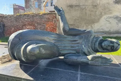 У Дрогобичі чоловік, який зруйнував меморіал жертвам нацизму, проведе понад 5 років у в’язниці
