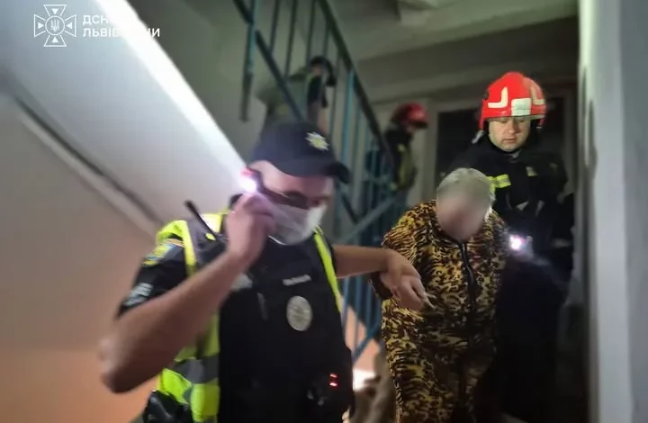 У Львові через вибух акумулятора виникла пожежа в квартирі на вул.