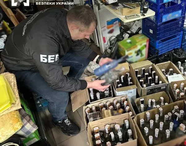 На Львівщині викрили підпільний цех з виробництва фальсифікованого алкоголю