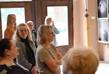 У Львові відкрили фотовиставку Георгія Сутуріна «Погляд крізь дим Вовчанська»
