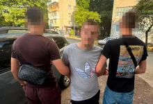 У Львові біля школи пограбували жінку та зламали їй руку