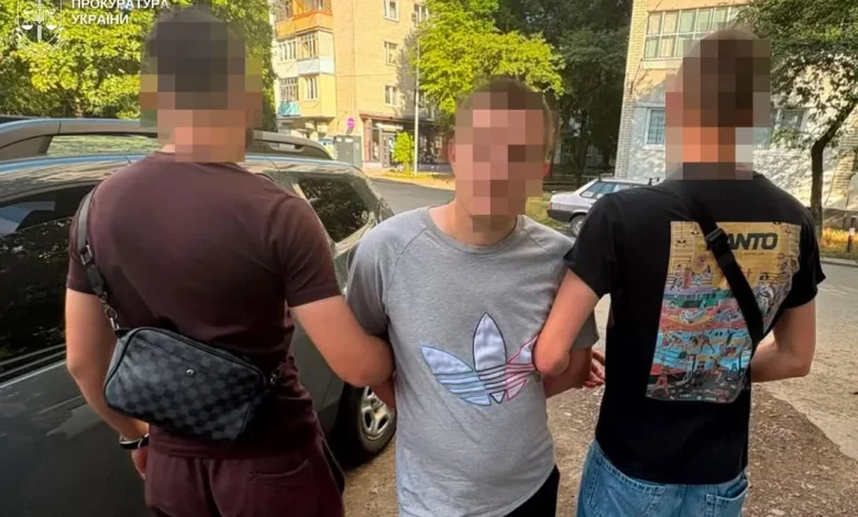 У Львові біля школи пограбували жінку та зламали їй руку