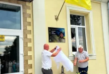 У Наконечному Першому відкрили меморіальну дошку полеглому захиснику Тарасу Стельмаху