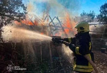 На Золочівщині рятувальники не допустили знищення трьох житлових будинків пожежею