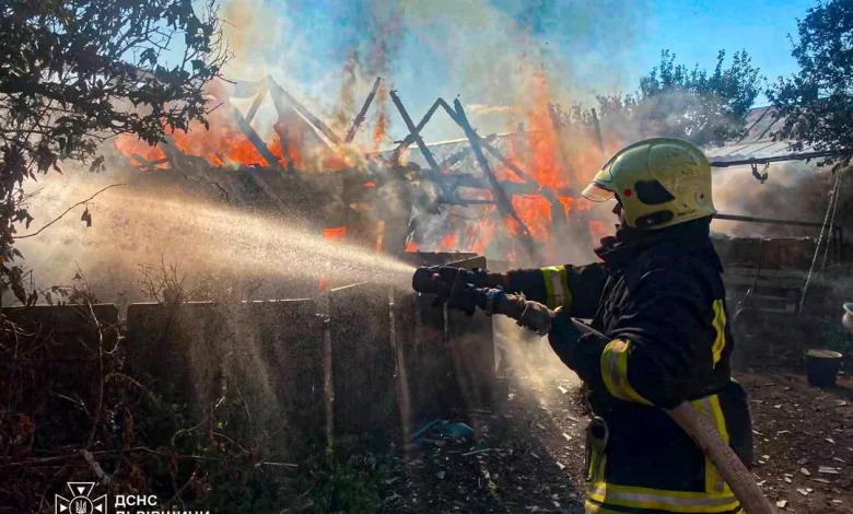 На Золочівщині рятувальники не допустили знищення трьох житлових будинків пожежею