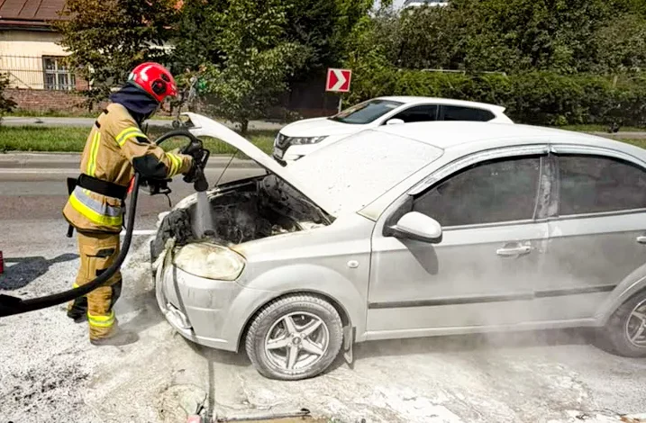 У Львові під час руху загорівся автомобіль на вулиці Липинського