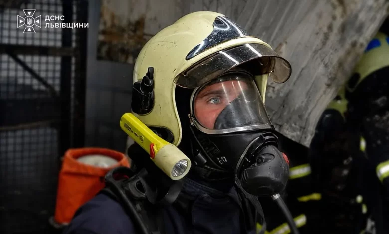 У Львові під час пожежі в багатоповерхівці врятували людей і тварин