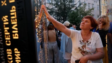 У Львові відкрили тимчасову інсталяцію «Колони пам’яті» з понад 2000 імен полеглих захисників