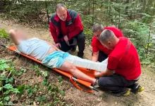 На водоспаді «Кам’янка» на Львівщині рятувальники допомогли травмованому туристу