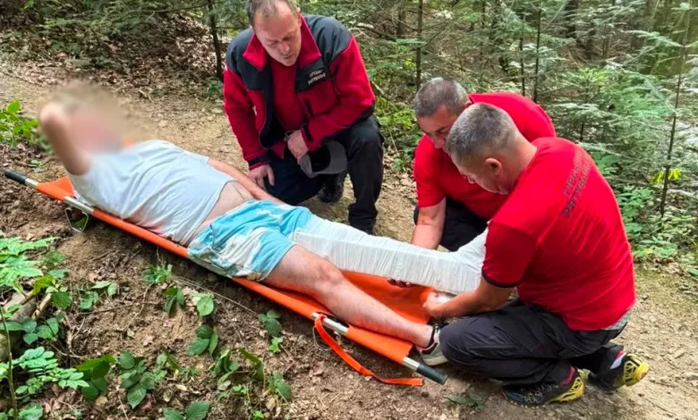 На водоспаді «Кам’янка» на Львівщині рятувальники допомогли травмованому туристу