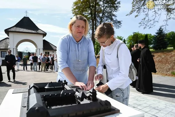 В Унівській лаврі відкрили тактильну мініскульптуру монастиря