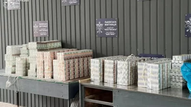 На Львівщині водієві мікроавтобуса повідомили про підозру за спробу вивезення 6470 пачок цигарок до Польщі