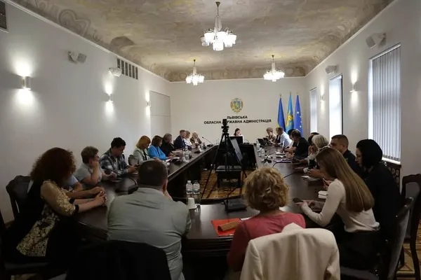 На Львівщині посилюють профілактику раку, контроль антибіотиків і безпеку харчування у школах