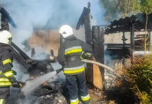 У Яворові під час пожежі господарської будівлі вогнеборці захистили ще чотири