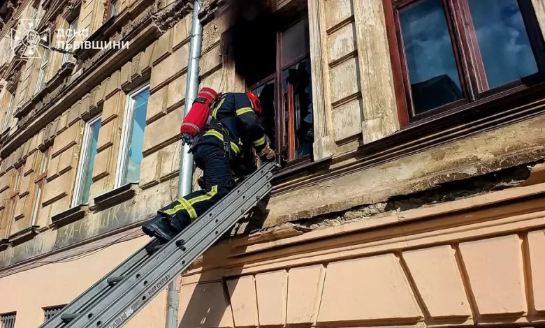 У Львові загасили пожежу в квартирі на вулиці Мечнікова