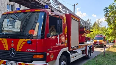 У Львові під час пожежі в багатоповерхівці рятувальники вивели з будинку п’ятьох людей