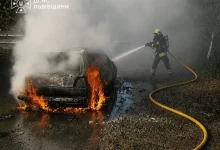 У Красному на Золочівщині згорів легковий автомобіль під час руху