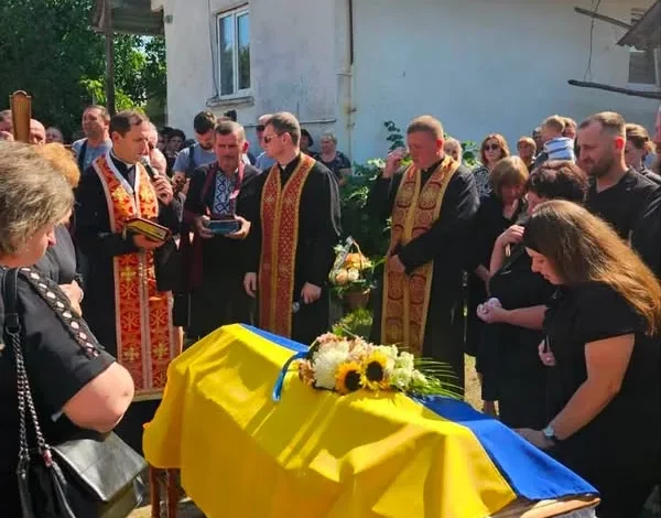 Стрийська громада попрощалася із захисником Іваном Шнайдером