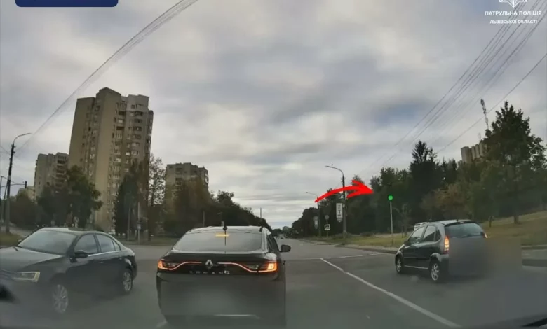 У Львові водій Kia проїхав на червоне під час хвилини мовчання