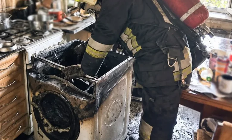 У Львові рятувальники вивели людей із задимленого під’їзду під час пожежі в квартирі
