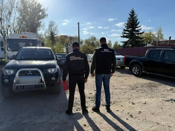 На Львівщині судитимуть чоловіка за схему ввезення авто під виглядом гуманітарної допомоги