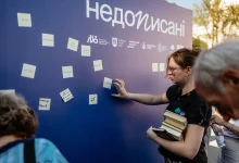 У Львові на площі Ринок відкрили виставку «Стіна пам’яті» про загиблих людей літератури