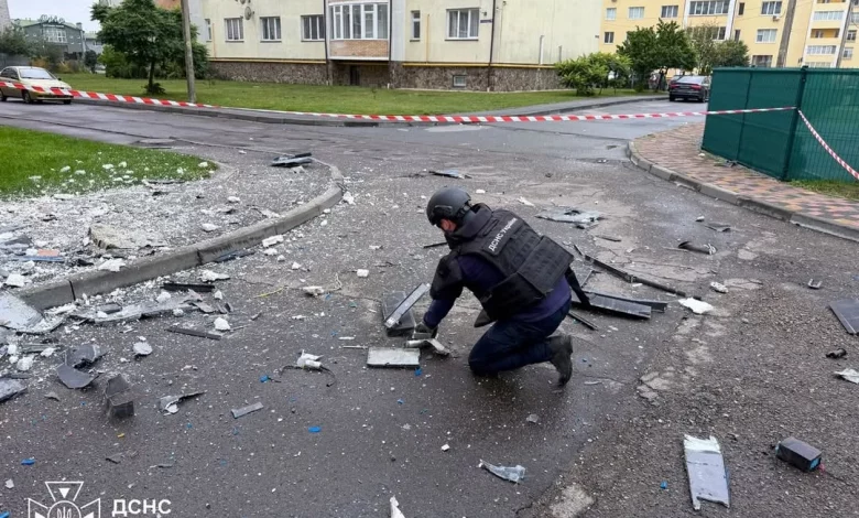 На Львівщині ДСНС обстежила місця влучань після ранкової атаки