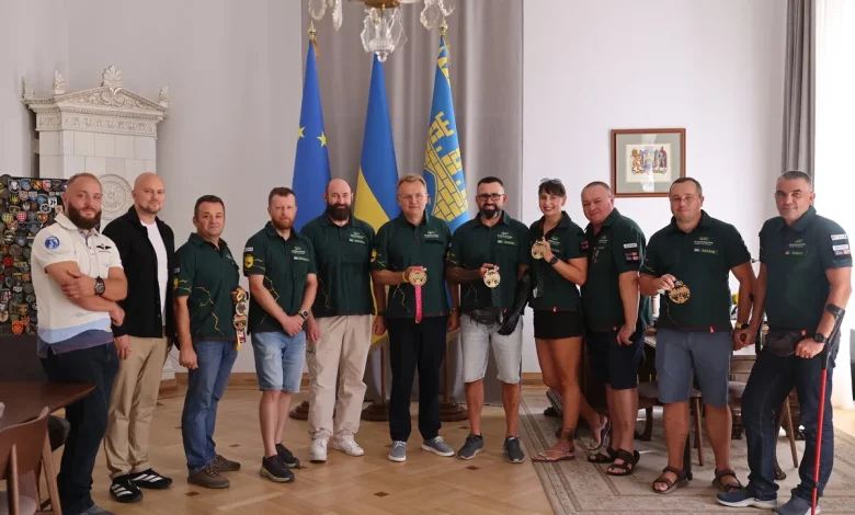 Ветерани зі Львова пропливли 107 км за добу на Crazy Challenge
