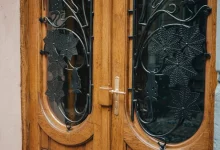 У Львові відреставрували сецесійну браму з каштановим орнаментом