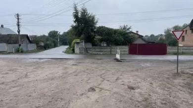 У селі Надичі на перехресті встановили нові дорожні знаки