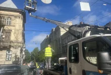 У Львові вантажівка пошкодила світлофор на перехресті Дорошенка — Словацького