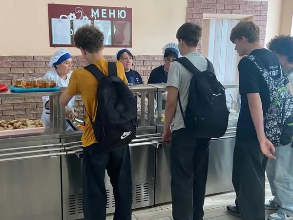 Як організували безоплатне харчування у гімназії №12 Шептицької громади