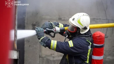 У Стрию рятувальники евакуювали людей під час пожежі в багатоповерхівці