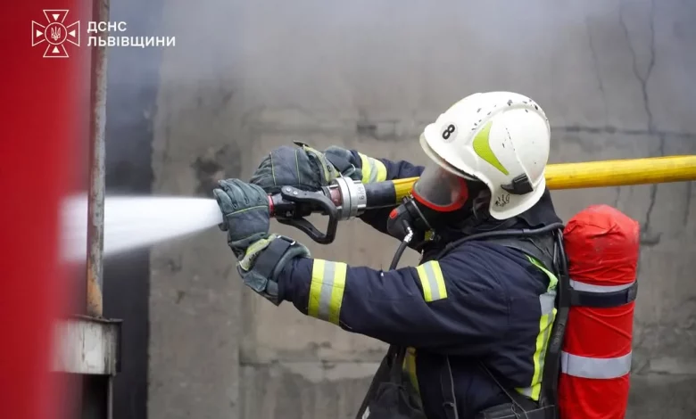 У Стрию рятувальники евакуювали людей під час пожежі в багатоповерхівці