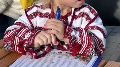 На Вічевій площі написали листи підтримки для родин Героїв