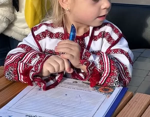 На Вічевій площі написали листи підтримки для родин Героїв