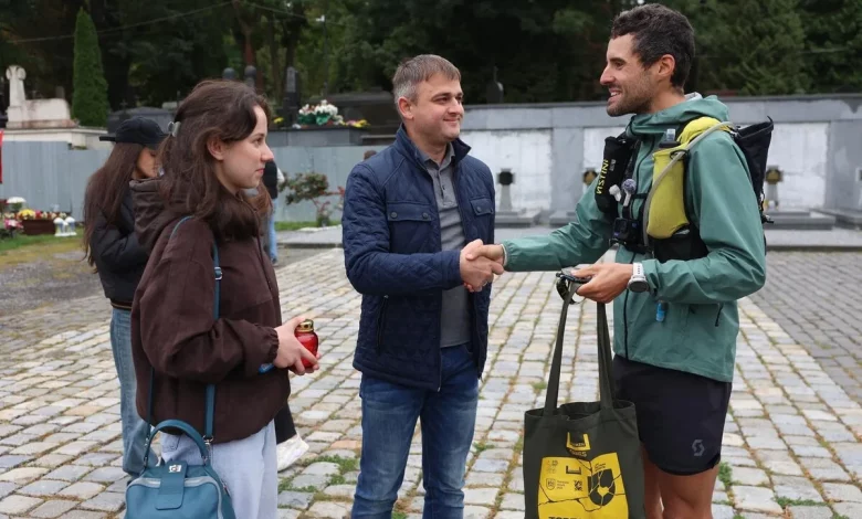 Швейцарець Фредерік Сплендор завершив 4200-кілометровий марафон у Львові на підтримку України