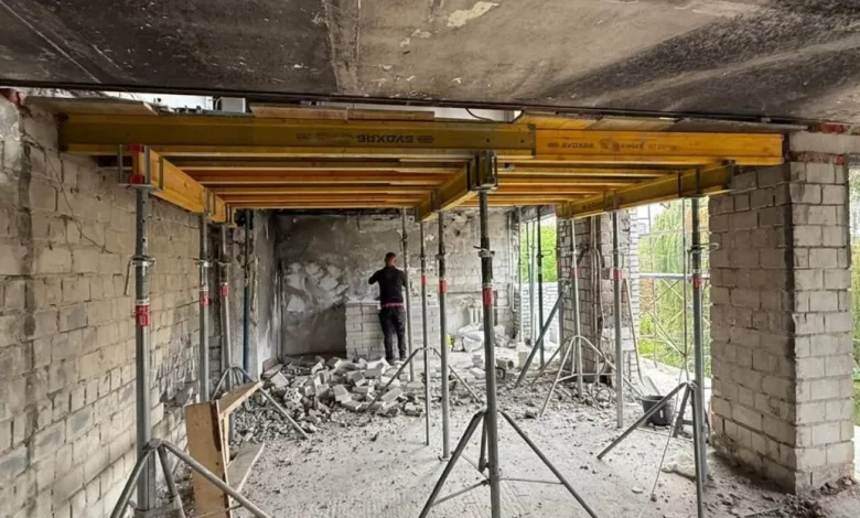 У Львові відновлюють будинок на Виговського, 77 після ракетного удару