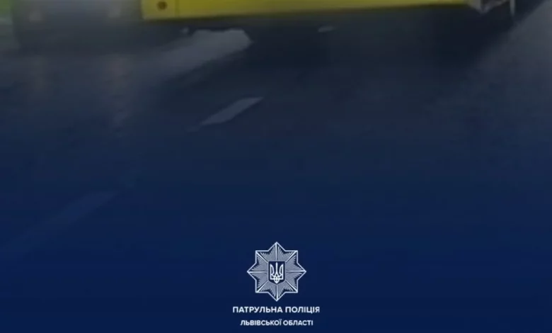 На Львівщині водій маршрутного транспорту створив аварійну ситуацію під час обгону