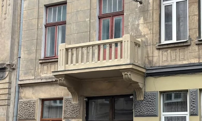 У Львові за співфінансуванням ремонтують аварійні балкони: 80% платить місто