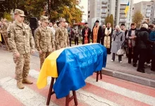 Новороздільська громада зустріла кортеж із тілом воїна Андрія Яцинича