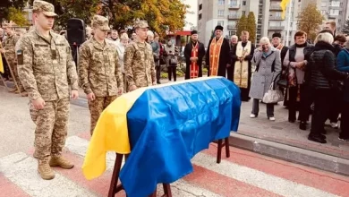 Новороздільська громада зустріла кортеж із тілом воїна Андрія Яцинича