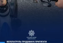 На вулиці Степана Бандери оштрафували водія за паркування на місці для людей з інвалідністю