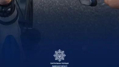 На вулиці Степана Бандери оштрафували водія за паркування на місці для людей з інвалідністю