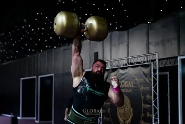 Стронгмен Павло Кордіяка зі Львівщини переміг на Global Summit of Strength у Великій Британії